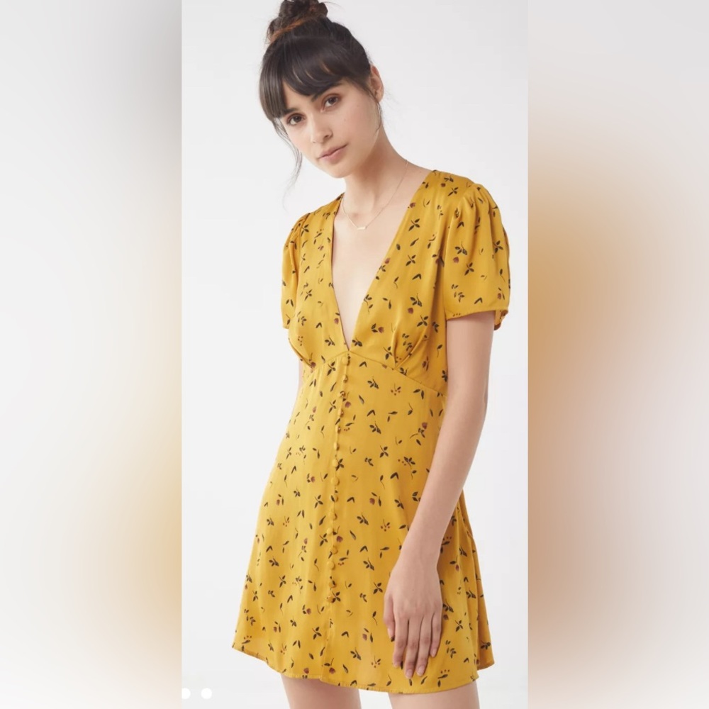 Yellow dress urban outfitters summer size small